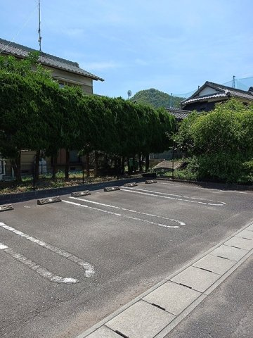 グレース上道Ｂの駐車場