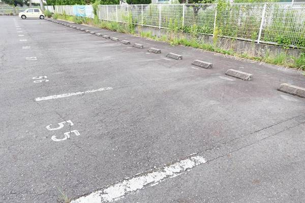 ビレッジハウス建部吉田1号棟の駐車場