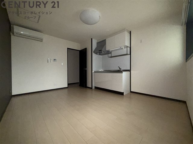エアコン・照明付き9.6帖のリビングです♪