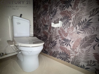 温水洗浄便座付きのトイレです♪