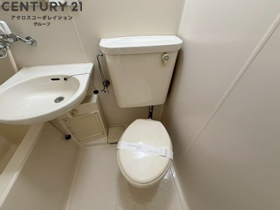 浴室内にトイレがあります☆