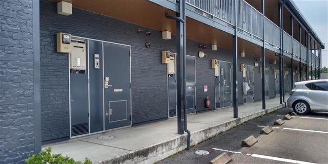レオパレスアークハイツⅡの玄関