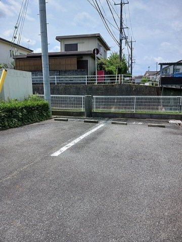 プレステージ花ずいＣの駐車場