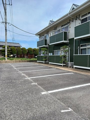 レジデンス藤原の駐車場