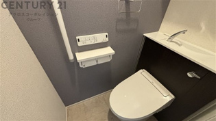 温水洗浄便座付きのトイレです♪