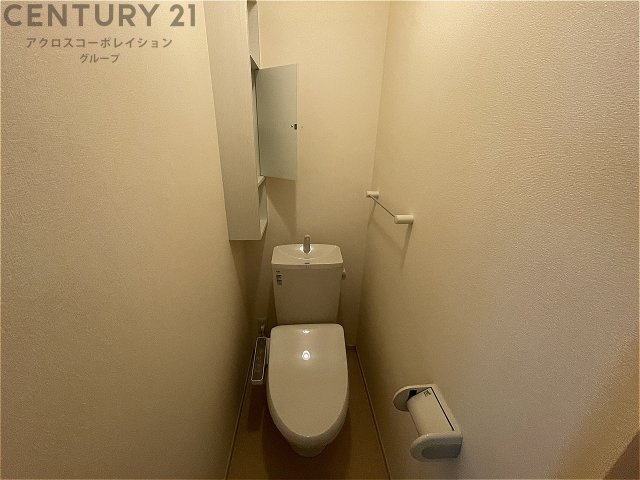 温水洗浄便座付きのトイレです♪