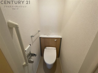 温水洗浄便座付きのトイレです♪
