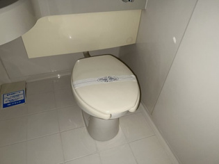 シンプルで使いやすいトイレです♪