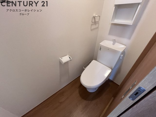 温水洗浄便座付きのトイレです♪