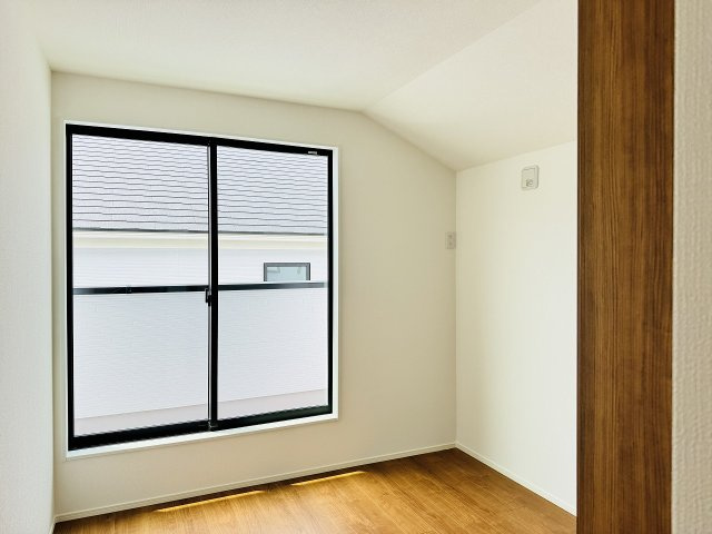 八王子市　上柚木　新築一戸建て　３期の洋室|～2階バルコニーに面している5.2帖の洋室です～