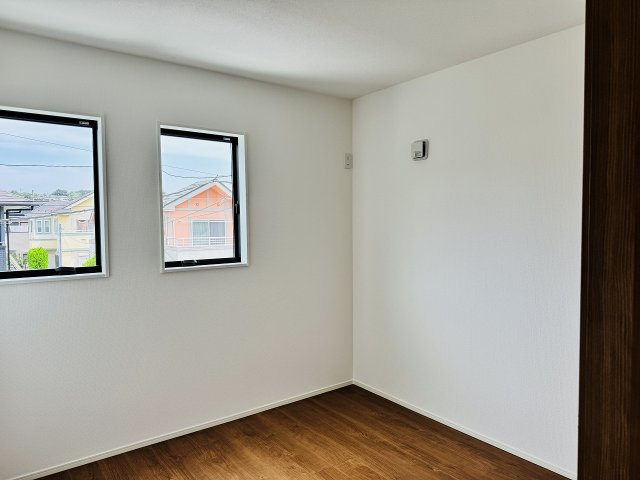 八王子市　上柚木　新築一戸建て　３期の洋室|～2階5.2帖の洋室　2面採光で明るく風通しの良いお部屋です～