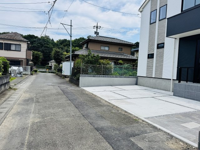 八王子市　上柚木　新築一戸建て　３期の前面道路含む現地写真|～北側4.5ｍ道路に面しています～