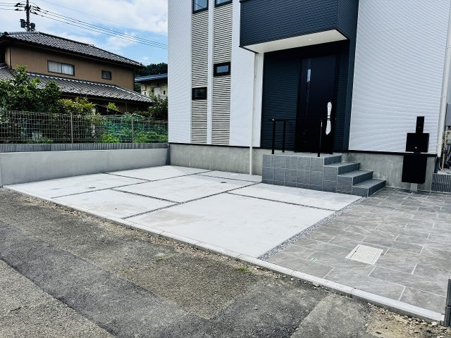 八王子市　上柚木　新築一戸建て　３期の駐車場|～並列3台駐車可能カースペース～