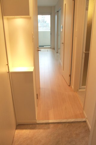 【玄関】スプランディッド新大阪DUE
