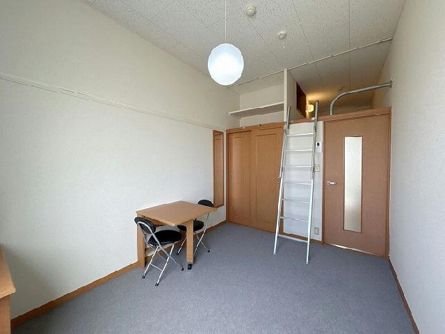 レオパレスプレステージの洋室