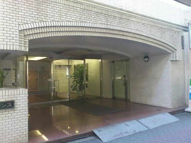 秀和日本橋箱崎レジデンスのエントランス