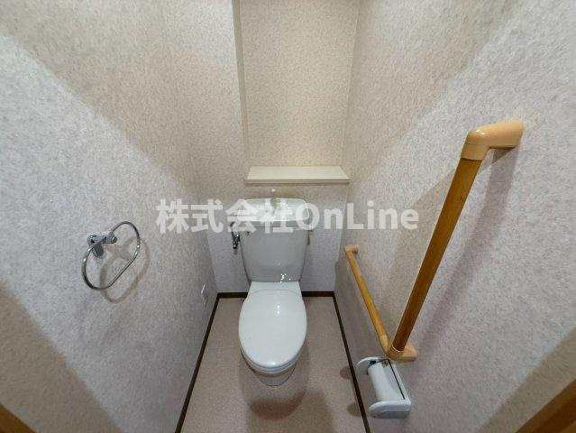 八尾市桜ヶ丘３丁目の賃貸マンションのトイレ