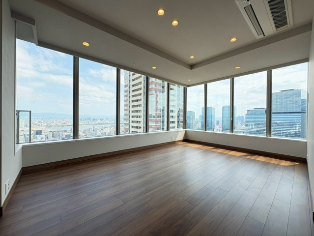 グランドメゾン新梅田タワー THE CLUB RESIDENCEの居間・リビング|リビング