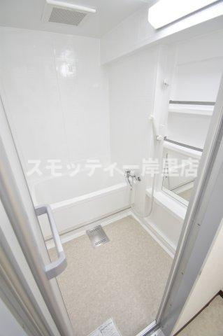 フローレンス吉田の浴室