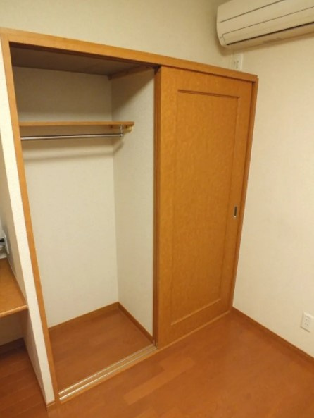 レオパレスラ　レーブの収納