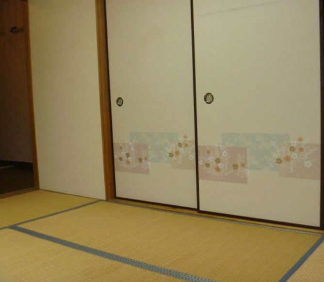 ＫＯＵビルの居間・リビング