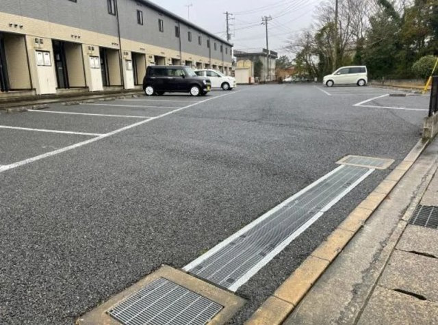 レオパレスアインヒルズの駐車場