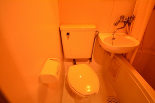 浴室内にトイレがあります☆