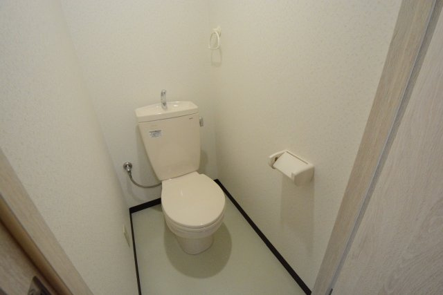 コンパクトで使いやすいトイレです♪