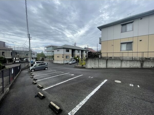 Villa元屋敷の駐車場
