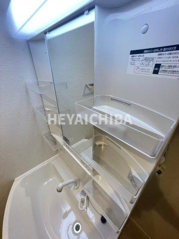 草野ビルの洗面所|上部収納