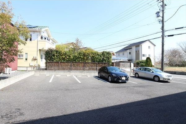 スプリングコート香久山の駐車場