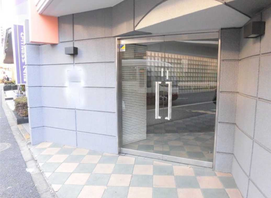 ジェイパーク青葉台弐番館　分譲賃貸　オートロック　ウォークインクローゼットのエントランス