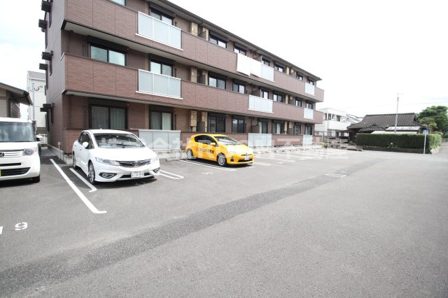 ルナージュ　Ａ・Bの駐車場|カースペースがあります