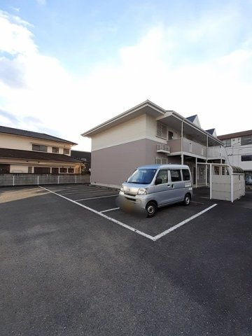 ポポラーレＢの駐車場