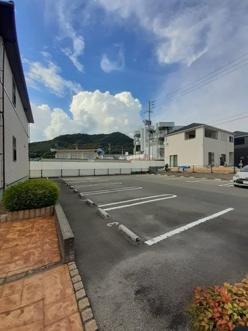 フラン・ボヌールの駐車場
