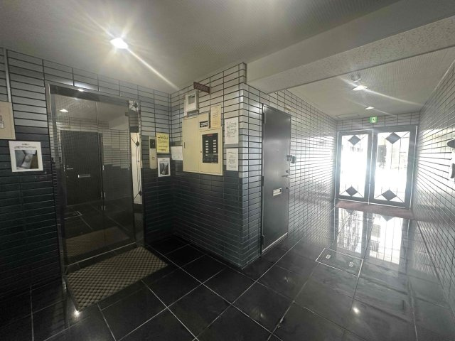 プライム岸里東のロビー