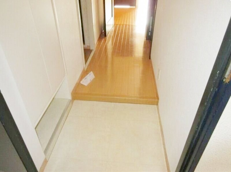中銀第２東上野マンシオンの玄関