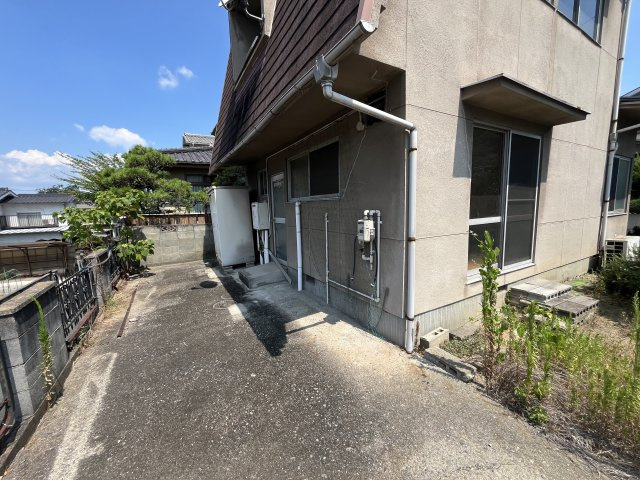 春日台売家の庭