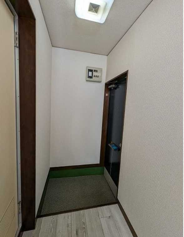 カーシュ上馬　最上階　角部屋　敷金0の玄関