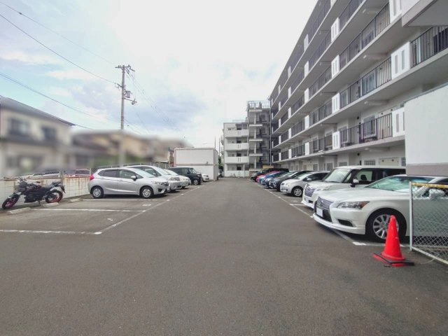 令和８年７月リノベーション済◆近鉄京都線「伏見」駅徒歩８分◆全居室収納付き◆サングレール・アペックスの駐車場|駐車場