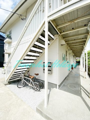 藤沢市鵠沼藤が谷４丁目のアパートのエントランス