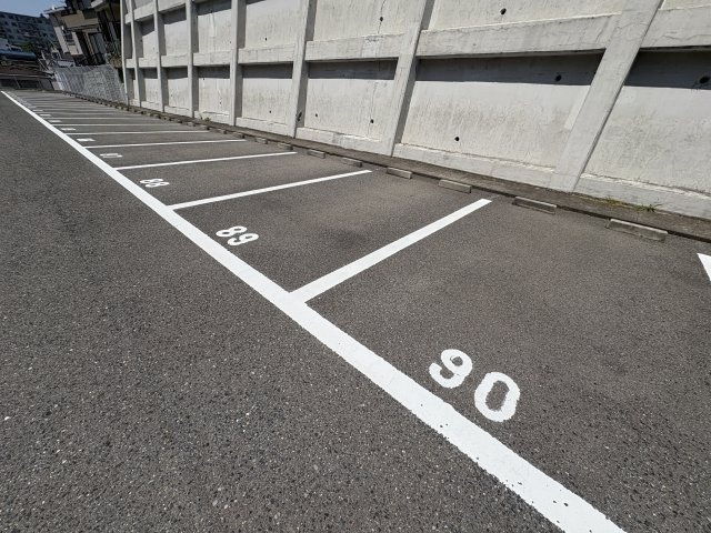 アプリーレ垂水の駐車場