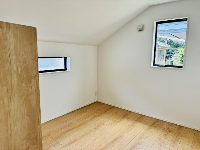 八王子市　上柚木　新築一戸建て　３期の洋室|～2階北側5.2帖の洋室　2面採光で明るく風通しの良いお部屋です～