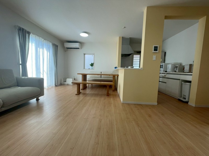 糸満市潮崎町3丁目中古戸建の居間・リビング