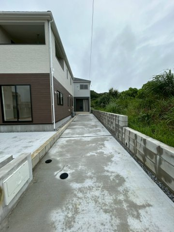 糸満市座波第3　1号棟の駐車場|縦列駐車3台