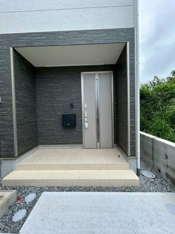 糸満市座波第3　1号棟の玄関