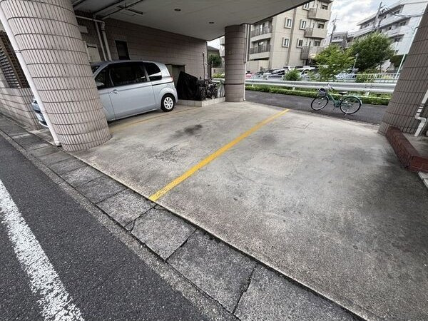 OS・SKYマンションⅡ藤が丘の駐車場