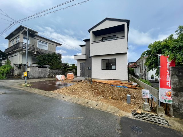 糸満市真壁3期　1号棟の前面道路含む現地写真