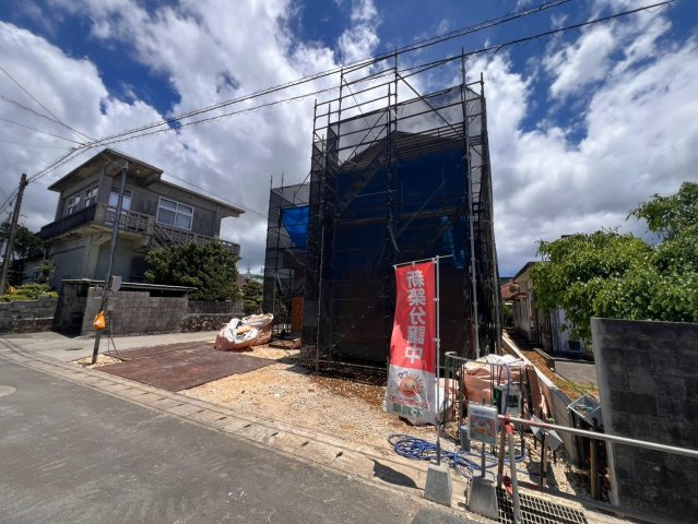 糸満市真壁3期　1号棟の前面道路含む現地写真