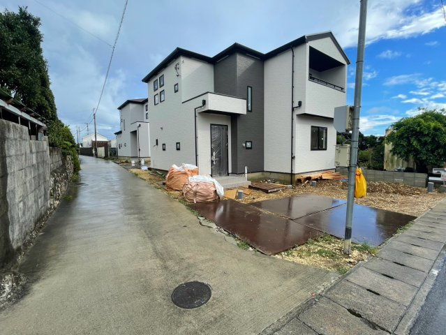 グラファーレ真壁3期　1号棟の前面道路含む現地写真